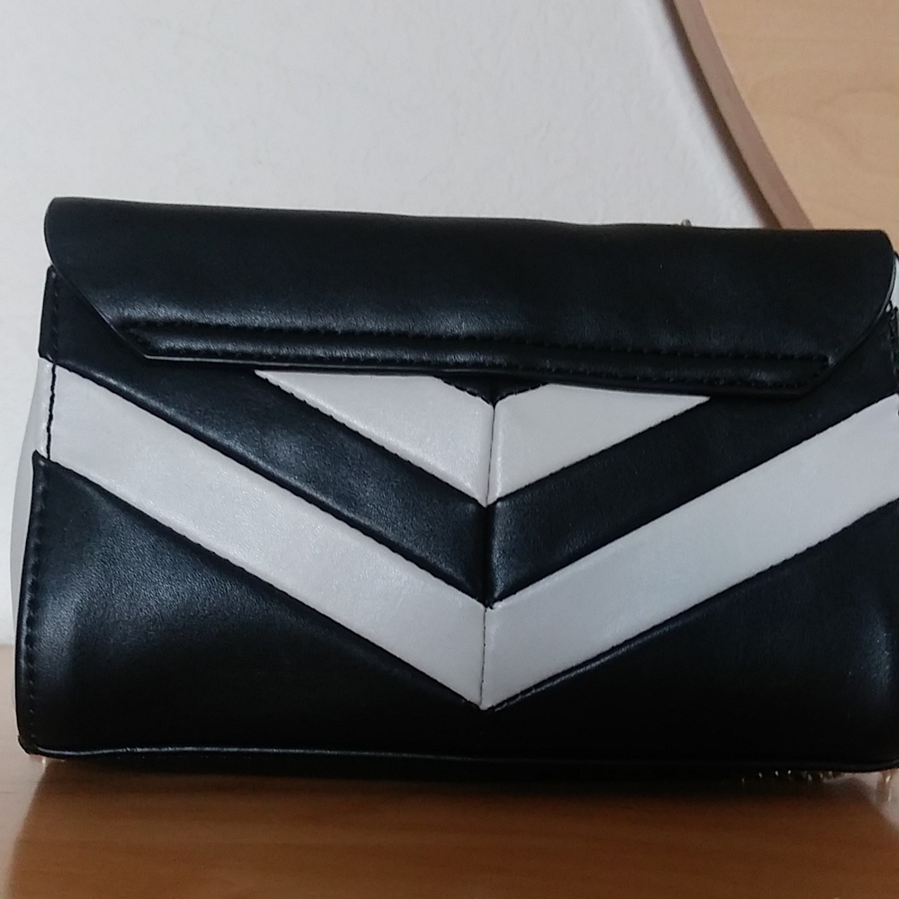 Guess crossbody convertible black and white bag small - Picture 2 of 16